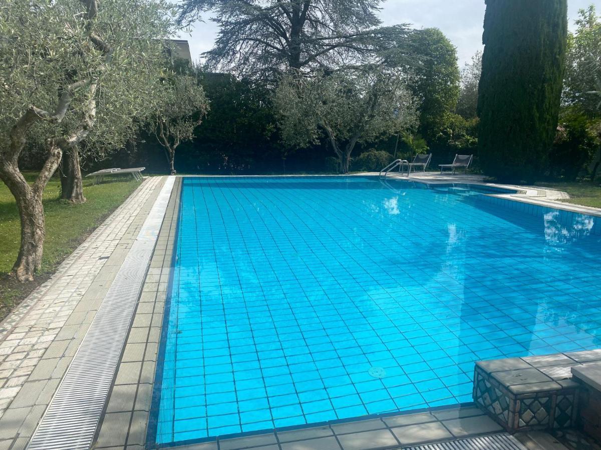Villa Sweet Flower - With Private Pool And Garden Manerba del Garda Esterno foto